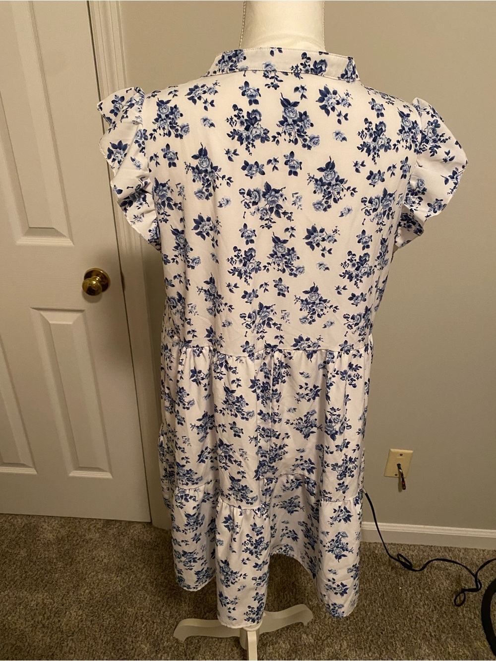 White Dress with Blue Floral Print SHEIN Size Large - Picture 4 of 6